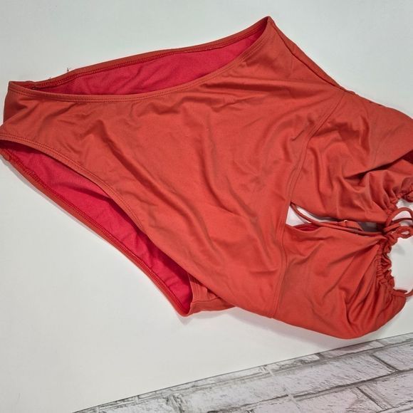 Shade and Short one piece halter swimsuit - Picture 4 of 16